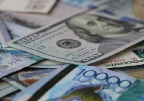 Курс продажи доллара в обменниках Алматы снизился до 363,7 тенге, в Астане и Шымкенте – до 363,5 и 365 тенге соответственно